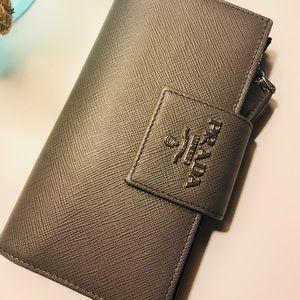 SOLD 🎉AUTHENTIC Prada Wallet